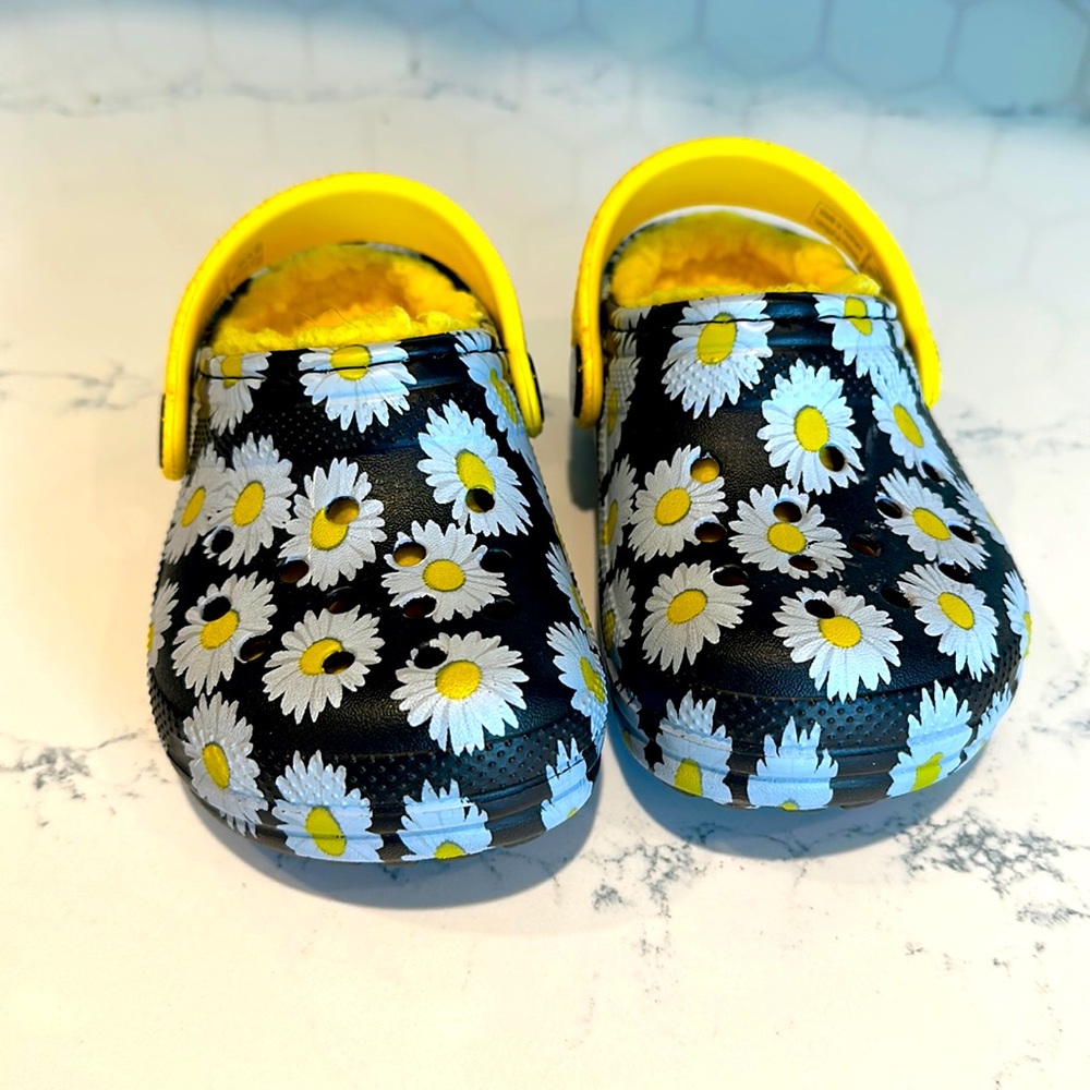 Fleece lined Crocs size 6